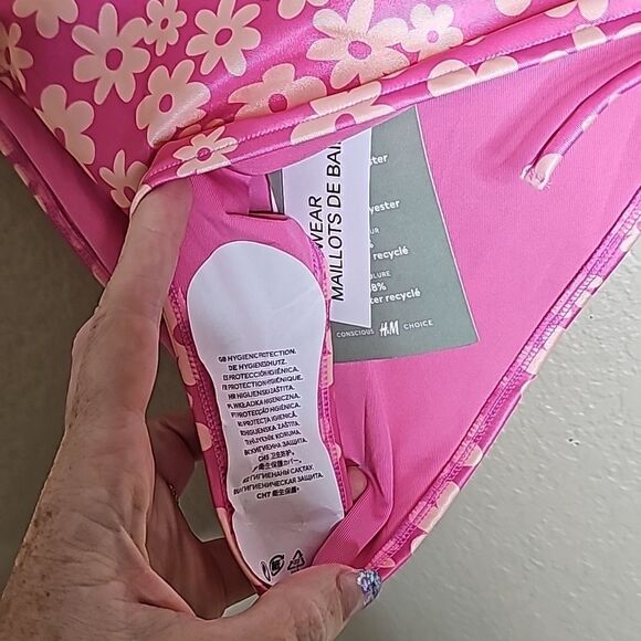 NWT H&M Medium Pink Peach Daisy print Scrunch butt bikini bottom - Picture 3 of 4